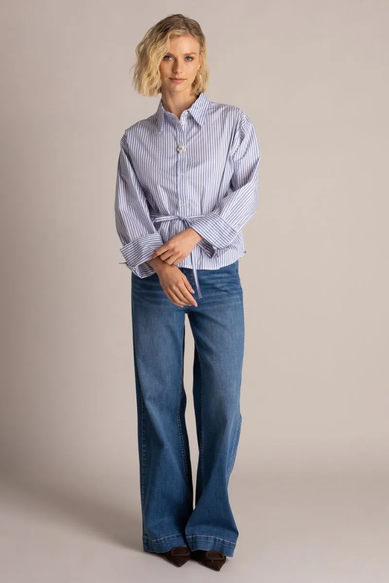 Yest Sona Blouse Morning Blue/Offwhite, tweekleurige damesblouse in Morning Blue en offwhite